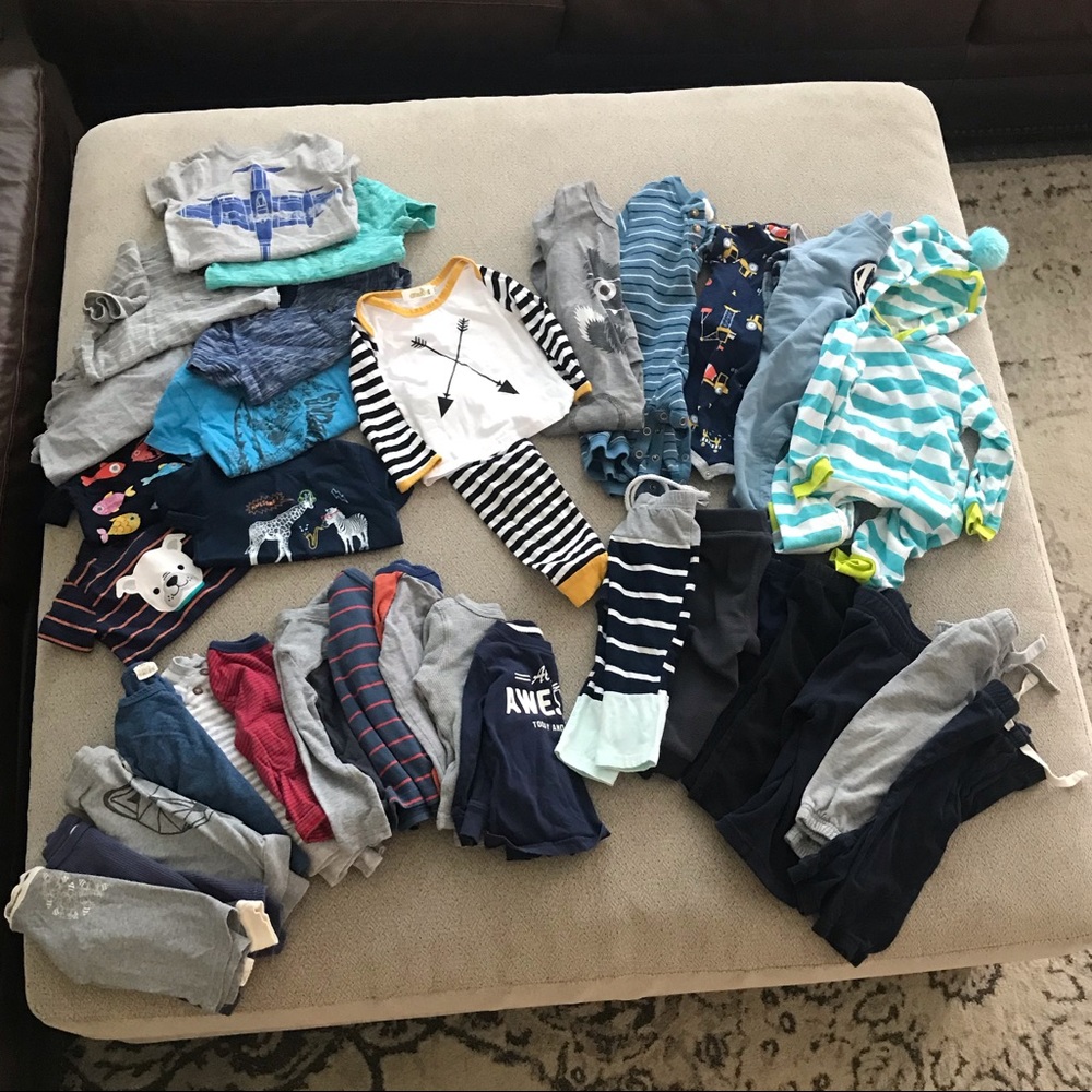 Lot of 34 pieces of baby clothes